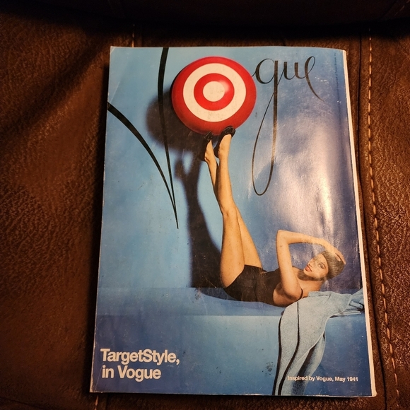 Pair of Vogue Magazines- Taylor Swift and Beyonce - Picture 4 of 12